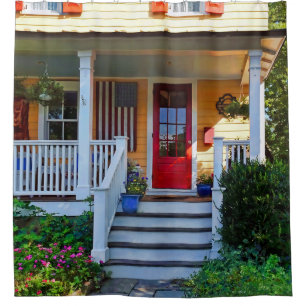 Mendham NJ - Veranda mit hölzerner amerikanischer Duschvorhang