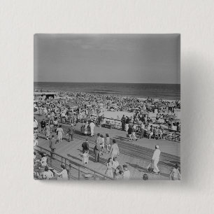 Menge am Strand Button
