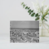 Menge am Strand Postkarte (Stehend Vorderseite)