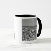 Menge am Strand Tasse (VorderseiteRechts)