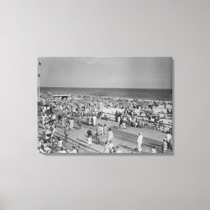 Menge auf Strand Leinwanddruck