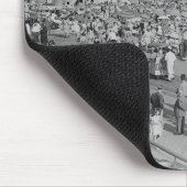 Menge auf Strand Mousepad (Ecke)