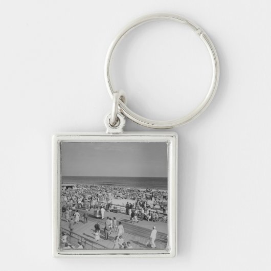 Menge auf Strand Schlüsselanhänger (Vorne)