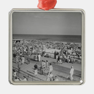 Menge auf Strand Silbernes Ornament
