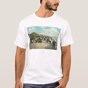 Mengen erfasst in einer Linie an der Zelt-Stadt T-Shirt