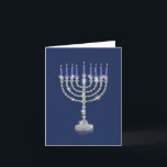 Menorah Bling-Blue Candles - Chanukah Note Card Feiertagskarte<br><div class="desc">Über diesen Punkt * INSIDE GREETING SAYS - Happy Chanukah * GRÖSSE - Einige Stile sind frei oder mit einem Gruß innen. Passt perfekt in eine elegante, robuste 5" x 7" Papierumschlag mit spitzer Klappe. * Perfekte, humorvolle Schreibwaren zum Schreiben Chanukah Wünsche; Schiffe mit Umschlägen. Die Deckseiten der Karte sind...</div>