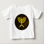 Menorah Flame Baby T-shirt<br><div class="desc">Eine digitale Darstellung der jüdischen siebenverzweigten Menorah (Hebräisch: מְ נ וֹ רָ ). Die siebenverzweigte Menorah, die im tragbaren Set von Moses in der Wildnis und später im Tempel in Jerusalem verwendet wird, ist seit der Antike ein Symbol des Judentums und das Emblem des modernen Staat Israel. Der Kohanim zündete...</div>