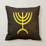 Menorah Flame Kissen<br><div class="desc">Eine digitale Darstellung der jüdischen siebenverzweigten Menorah (Hebräisch: מְ נ וֹ רָ ‎). Die siebenverzweigte Menorah, die im tragbaren Set von Moses in der Wildnis und später im Tempel in Jerusalem verwendet wird, ist seit der Antike ein Symbol des Judentums und das Emblem des modernen Staat Israel. Der Kohanim zündete...</div>