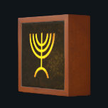 Menorah Flame Stifthalter<br><div class="desc">Eine braune und goldene digitale Darstellung der jüdischen siebenverzweigten Menorah (Hebräisch: מְ נ וֹ רָ ‎). Die siebenverzweigte Menorah, die im tragbaren Set von Moses in der Wildnis und später im Tempel in Jerusalem verwendet wird, ist seit der Antike ein Symbol des Judentums und das Emblem des modernen Staat Israel....</div>