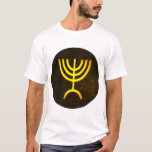 Menorah Flame T-Shirt<br><div class="desc">Eine digitale Darstellung der jüdischen siebenverzweigten Menorah (Hebräisch: מְ נ וֹ רָ ). Die siebenverzweigte Menorah, die im tragbaren Set von Moses in der Wildnis und später im Tempel in Jerusalem verwendet wird, ist seit der Antike ein Symbol des Judentums und das Emblem des modernen Staat Israel. Der Kohanim zündete...</div>