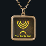 Menorah Flame Vergoldete Kette<br><div class="desc">Eine digitale Darstellung der jüdischen siebenverzweigten Menorah (Hebräisch: מְ נ וֹ רָ ). Die siebenverzweigte Menorah, die im tragbaren Set von Moses in der Wildnis und später im Tempel in Jerusalem verwendet wird, ist seit der Antike ein Symbol des Judentums und das Emblem des modernen Staat Israel. Der Kohanim zündete...</div>