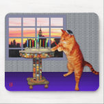 Menorah Katze Mousepad<br><div class="desc">So ist die Katze ein Redhead, den er ein Ashkenazi ist! Und es ist Sonnenuntergang, also wird er auf sein kippah gesetzt, beleuchtet er die Kerzen und das Sprichwort die Gebete und erinnert daran sich, dass ein großes Wunder dort geschah.</div>