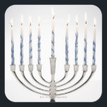 Menorah mit brennenden Kerzen Quadratischer Aufkleber<br><div class="desc">VermögenswertID: 200485985-001 / {Thomas Northcut} / Menorah mit brennenden Kerzen</div>