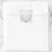 Menorah mit brennenden Kerzen Quadratischer Aufkleber (Tasche)