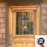 Menorah mit Lights Happy Hanukkah Fensteraufkleber<br><div class="desc">Dieses Design ist besonders geeignet für das Feiern der Hanukkah-Saison. Es zeigt unsere originale Menorah-Vektorgrafik mit Skripttext-Kalligrafie,  "Happy Hanukkah" Gruß.  Composite Design von Holiday Hearts Designs (Rechte vorbehalten).</div>