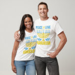 Menorah Star von David Blue Yellow White T-Shirt<br><div class="desc">Mit unserem phantastischen Hanukkah-T - Shirt machen Sie sich bereit, Ihren Hanukah-Stil zu gestalten! Dieses Shirt dreht sich alles um dieses festliche Ambiente mit einem lebendigen Menorah und Star of David Design, das Ihre Feriensaison beleuchten wird. Und um es noch zu ergänzen, haben wir einen Haufen moderner Typografie hinzugefügt, Sprichwort...</div>