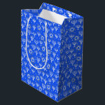 Menorah Star von David Hanukkah Pattern Blue Mittlere Geschenktüte<br><div class="desc">Karo meinen Shop für mehr Farben und Designs oder lass mir wissen,  ob Sie etwas Angewohntes wollen. Danke für den Einkauf mit mir!</div>
