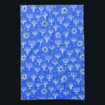 Menorah Star von David Hanukkah Pattern Blue White Geschirrtuch<br><div class="desc">Dekorieren Sie Ihre Küche mit diesem lustigen Urlaubstücher. Ein tolles Ferien-, Haus- oder Hochzeitsgeschenk! Sie können ihn anpassen und auch Text hinzufügen. Karo in meinem Shop für viel mehr Farben und Muster!</div>