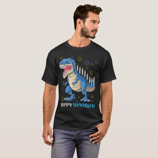 Menorasaurus Rex T Rex Dinosaur Hanukkah T-Shirt (Vorne ganz)