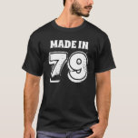 Mens 40. Geburtstag Made in 79 Typografie Schwarz T-Shirt<br><div class="desc">Mit diesem MADE IN 79 40 Geburtstag T - Shirt feiern Sie die 40. Geburtstag.</div>
