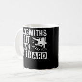 Mens Blacksmiths Get It Hot And Hitting It Hard Kaffeetasse (Vorderseite Links)