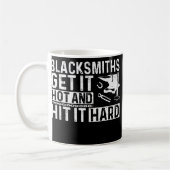 Mens Blacksmiths Get It Hot And Hitting It Hard Kaffeetasse (Links)