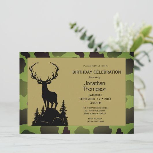 Men's Camo Deer On The Hill Birthday Invitation Einladung (Stehend Vorderseite)