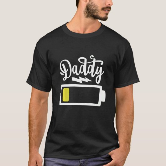 Mens Daddy Low Battery Ausgestoßener Power Vater V T-Shirt (Vorderseite)