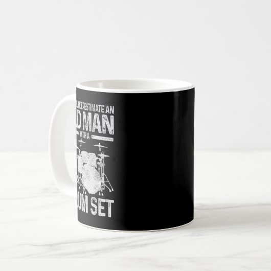 Mens Drummer Gift Never Underestimate An Old Man W Kaffeetasse (Vorderseite Links)