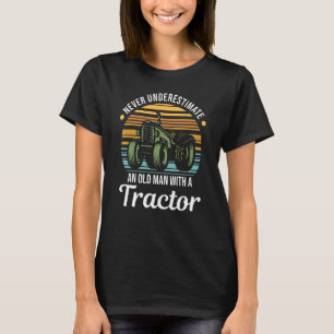 Mens Farmer Unterschätze niemals einen alten Mann  T-Shirt
