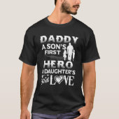 Mens Father Day Daddy Sons First Helden Daughters T-Shirt (Vorderseite)