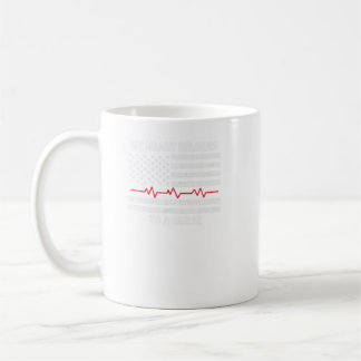 Mens Flag Heartbeat Mein Herz gehört einer Kranken Kaffeetasse