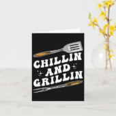 Mens Funny Grillen Chillin und Grillin Karte (Gelbe Blume)