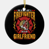 Mens Funny ist nicht nur eine Feuerwehrfrau, die s Keramik Ornament (Vorne)
