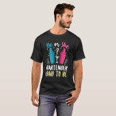 Mens Gender Reveal He Or She Dad To Be Bartender F T-Shirt (Vorne ganz)
