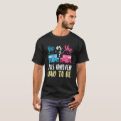 Mens Gender Reveal He Or She Dad To Be Bus Driver T-Shirt (Vorne ganz)