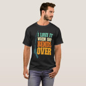 Mens I Love It When She Bends Over Fisher Rod Fish T-Shirt (Vorne ganz)