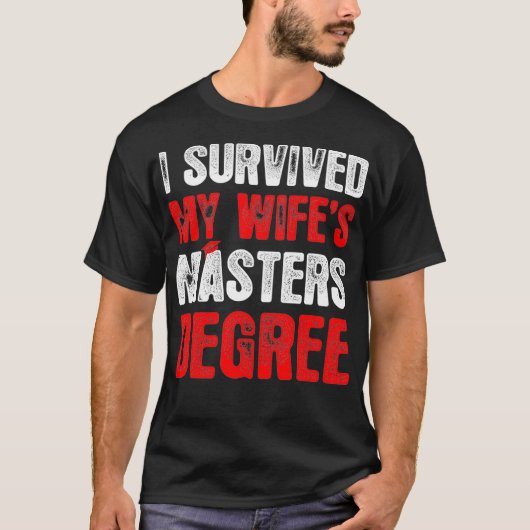 Mens I Survived My Wifes Masters Degree Graduation T-Shirt (Vorderseite)