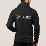 Mens Just Married Hoodie<br><div class="desc">Diese weiche Zip-Kapuze von Bella ist für den Bräutigam zum Entspannen geeignet,  in Schwarz mit einem Just Married Text auf der Rückseite dargestellt. Passen Sie dieses Objekt an oder kaufen Sie,  wie es ist.</div>
