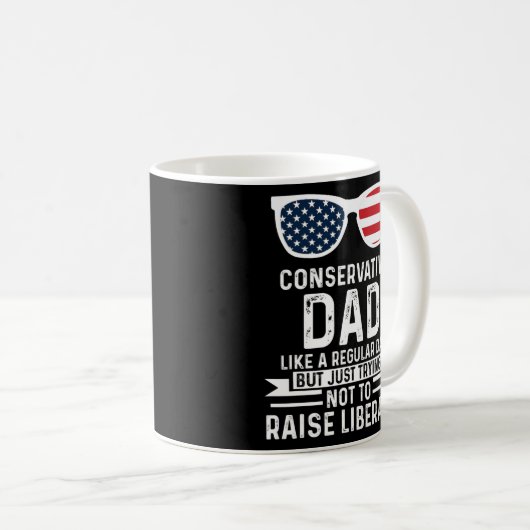 Mens Konservativer Vater versucht nicht Liberale V Kaffeetasse (VorderseiteRechts)