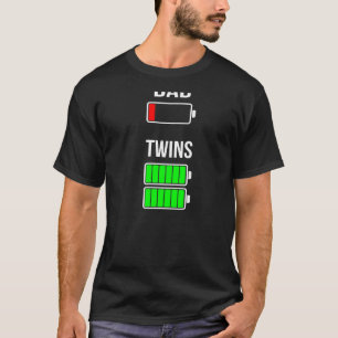 Mens müde Vater Twins mit niedrigem Akku voll aufl T-Shirt