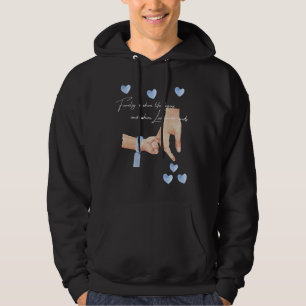 Mens neuer Vater eines Jungen, der die Hände mit e Hoodie