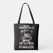 Mens Never Underestimate An Old Man With A Schnauz Tasche (Rückseite)
