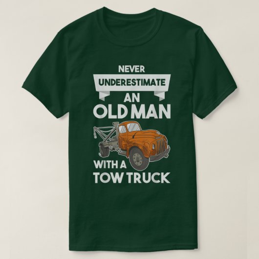 Mens Never Underestimate an Old Man with a Tow Tru T-Shirt (Design vorne)