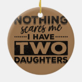 Mens Nichts kümmert mich, ich habe zwei Töchter Keramik Ornament (Hinten)