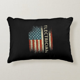 Mens Patriotic Electrician spendet amerikanische F Dekokissen