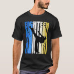 Mens Retro Boys Taekwondo 18th Birthday Karate Jud T-Shirt<br><div class="desc">Diese taekwondo themed Kleidung für Männer und Jungen sind super cool. Mit einer sportlichen Silhouette eines Mannes auf einer Retro-Design-Grafik. Sie sind modern, einzigartig, cool und niedlich. Ideal für Geburtstage, Weihnachten, Training oder alltägliche Kleidung. Diese Sportkleidung für Mädchen ist cool. Wenn Sie Sport, Training, Wettbewerbe und Retro-Grafik mögen, werden Sie...</div>