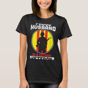 Mens Stolzes Ehemann eines vietnamesischen Veteran T-Shirt