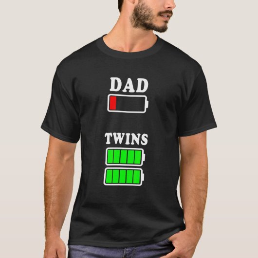 Mens Vater Low Battery Twins Full Charge Fathers D T-Shirt (Vorderseite)