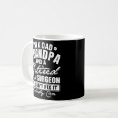 Mens Vater Opa und ein wiedergeborener Chirurg Fun Kaffeetasse (Vorderseite Links)